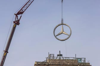 Der Umbau kann beginnen (Symbolbild): Die Anteilseigner haben für die Aufspaltung von Daimler gestimmt.
