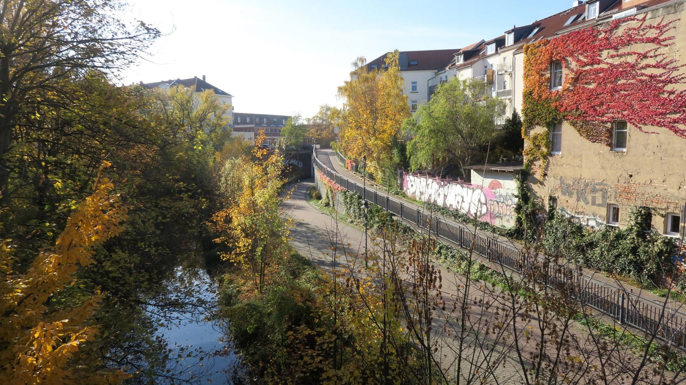 Der Karl-Heine-Kanal in der Leipziger Herbstsonne (Archivbild): Der Samstag soll schön werden.
