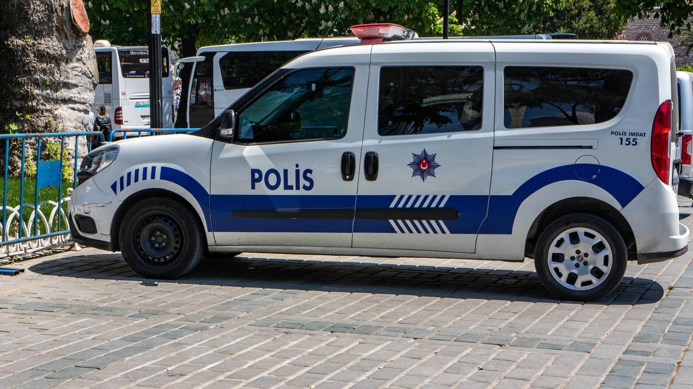 Fahrzeug der türkischen Polizei: Die Beamten suchten stundenlang nach dem Mann (Symbolbild).