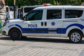 Fahrzeug der türkischen Polizei: Die Beamten suchten stundenlang nach dem Mann (Symbolbild).