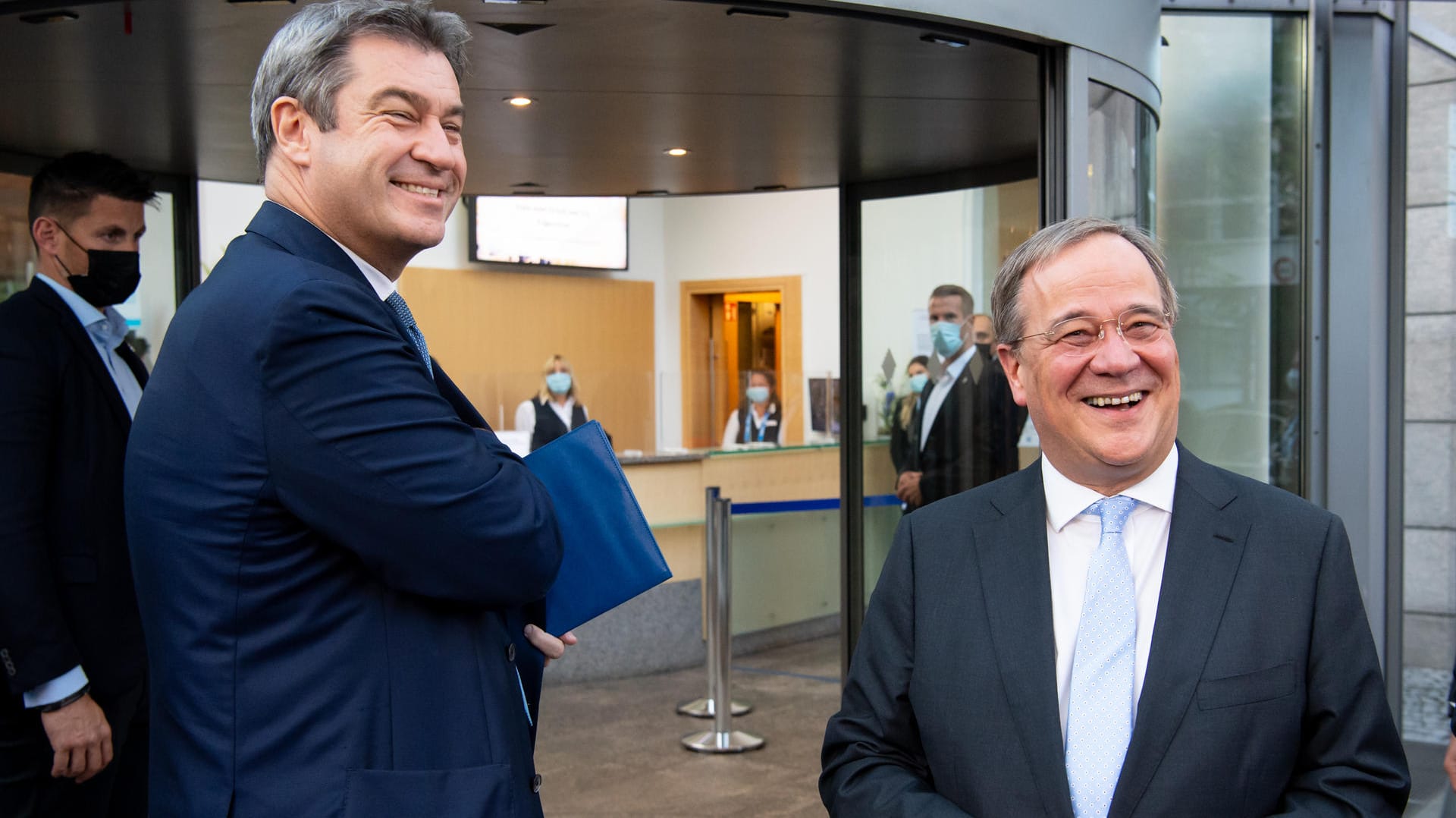 Markus Söder und Armin Laschet bei der Feier zum 80.Geburtstag von Edmund Stoiber: Der Streit innerhalb der Union geht auch nach der Wahl weiter.