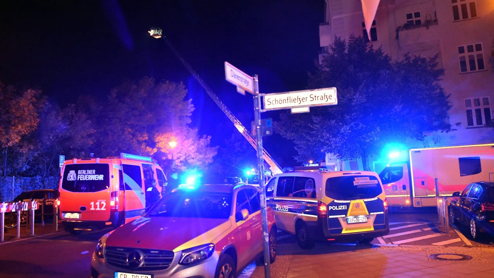 Blaulicht am Einsatzort: Haushalte waren wegen eines Brandes ohne Strom.