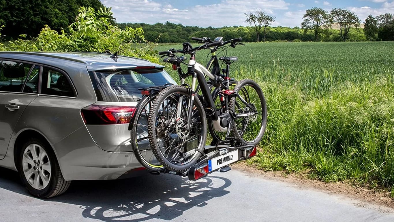 Der Eufab Premium II Fahrradträger ist auch für E-Bikes geeignet. Sie sparen bei Lidl 30 Prozent.
