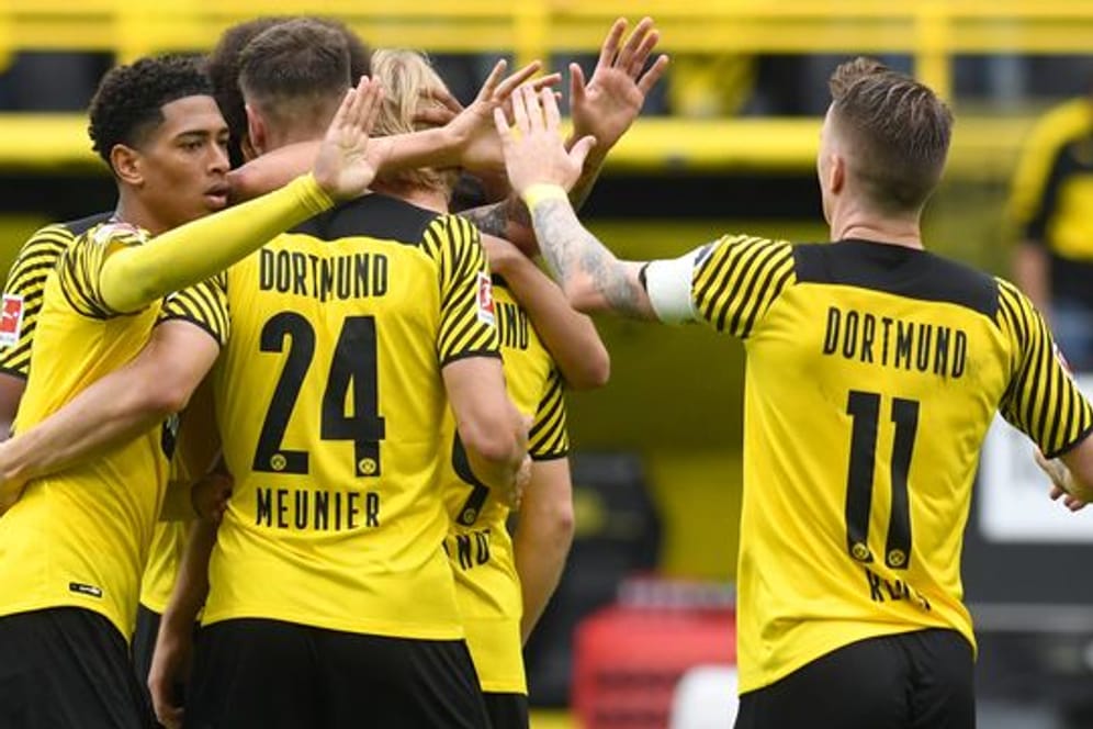 Borussia Dortmund hat gegen den FC Augsburg auch ohne Star-Stürmer Erling Haaland drei Punkte errungen.