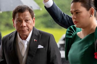 Rodrigo Duterte und seine Tochter Sara Duterte-Carpio: Der philippinische Präsident darf bei der Wahl im kommenden Jahr nicht erneut antreten. (Archivfoto)