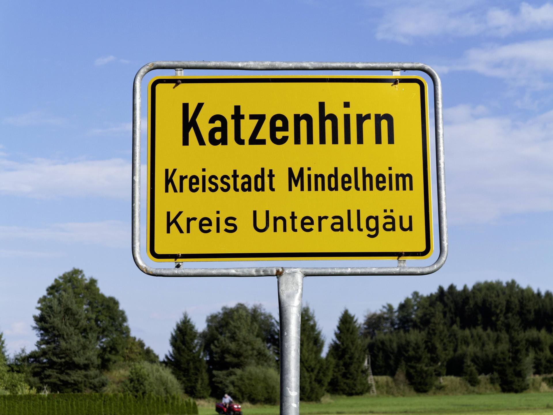 Katzenhirn ist ein Ortsteil der schwäbischen Stadt Mindelheim im Landkreis Unterallgäu.