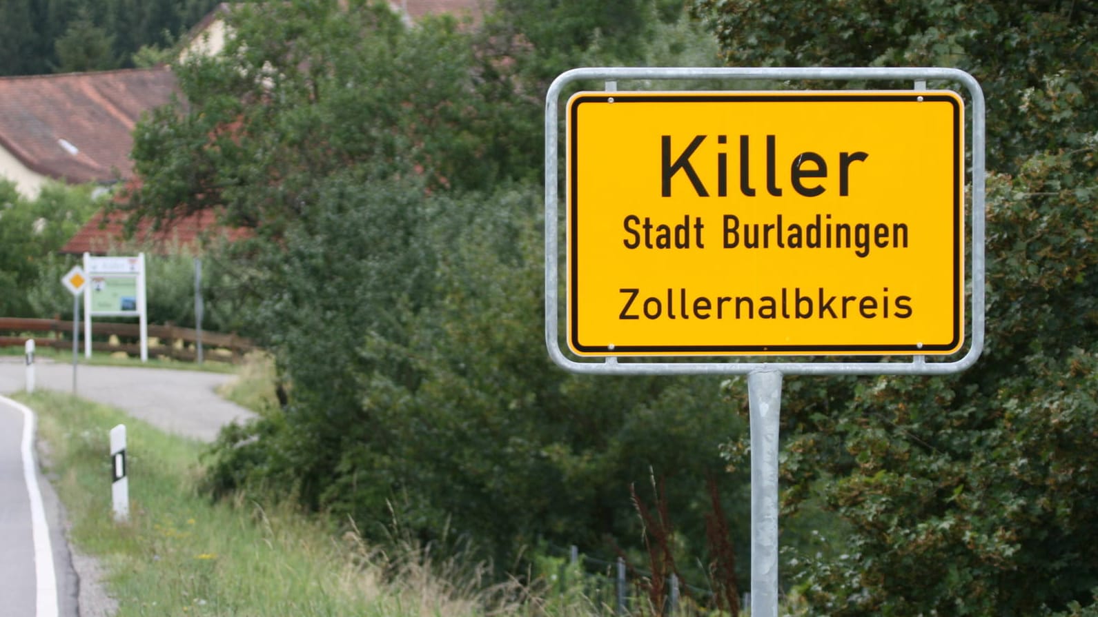 Ortsschild von Killer: Sie kosten 400 bis 500 Euro pro Stück.
