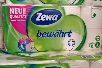 Bewährt, aber bald teurer? Der Konzern hinter Zewa möchte eine Preiserhöhung bei Toilettenpapier und anderen Hygieneartikeln durchsetzen.