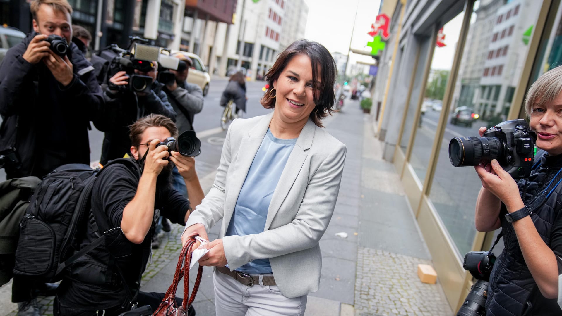 Annalena Baerbock: Die Spitzenkandidatin der Grünen kommt im "Helix Hub" in Berlin-Mitte an.