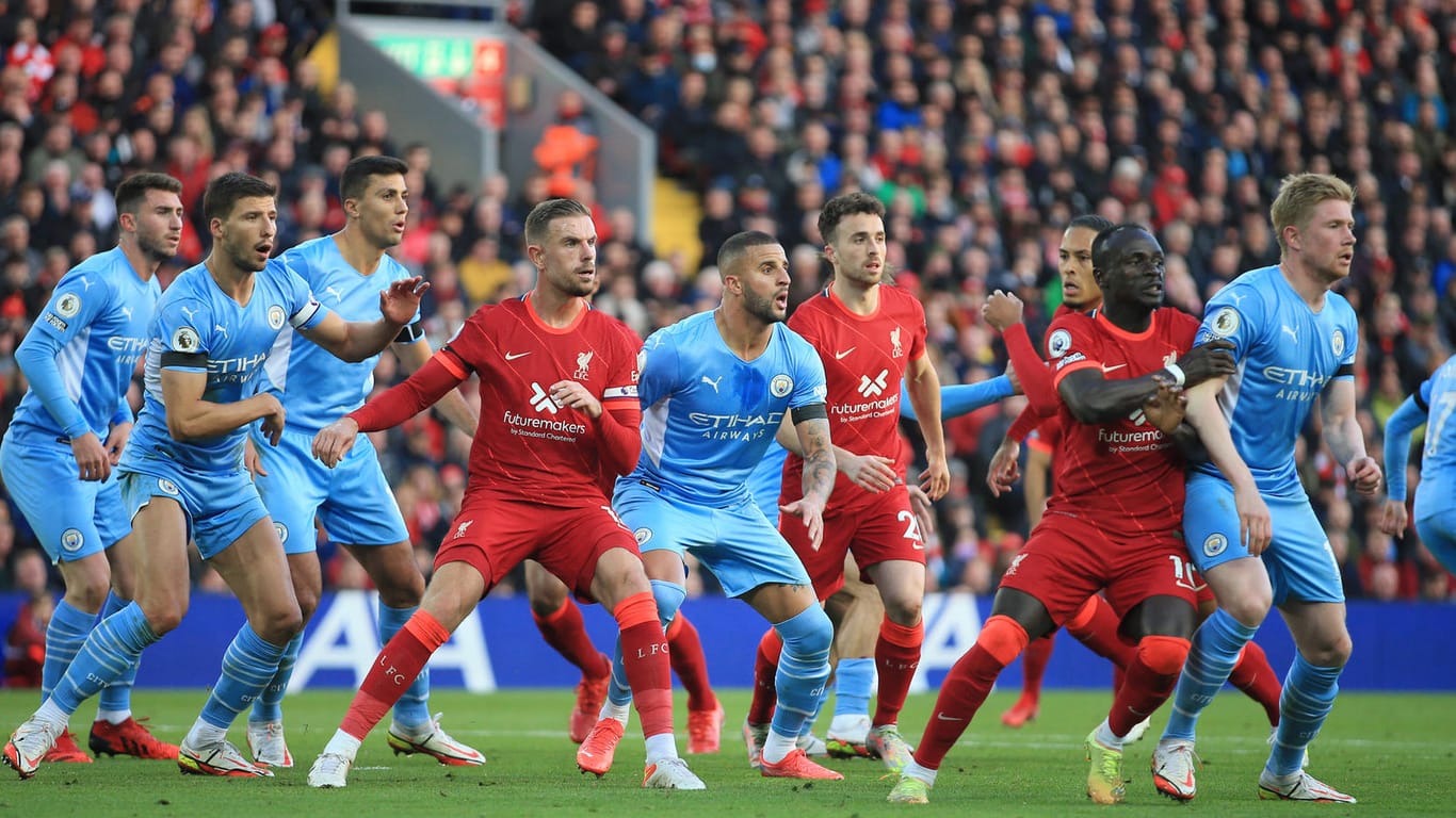 Topspiel in England: Die Partie Liverpool gegen Manchester City endete 2:2. Auf der Haupttribüne soll es dabei zu einem unschönen Vorfall gekommen sein.