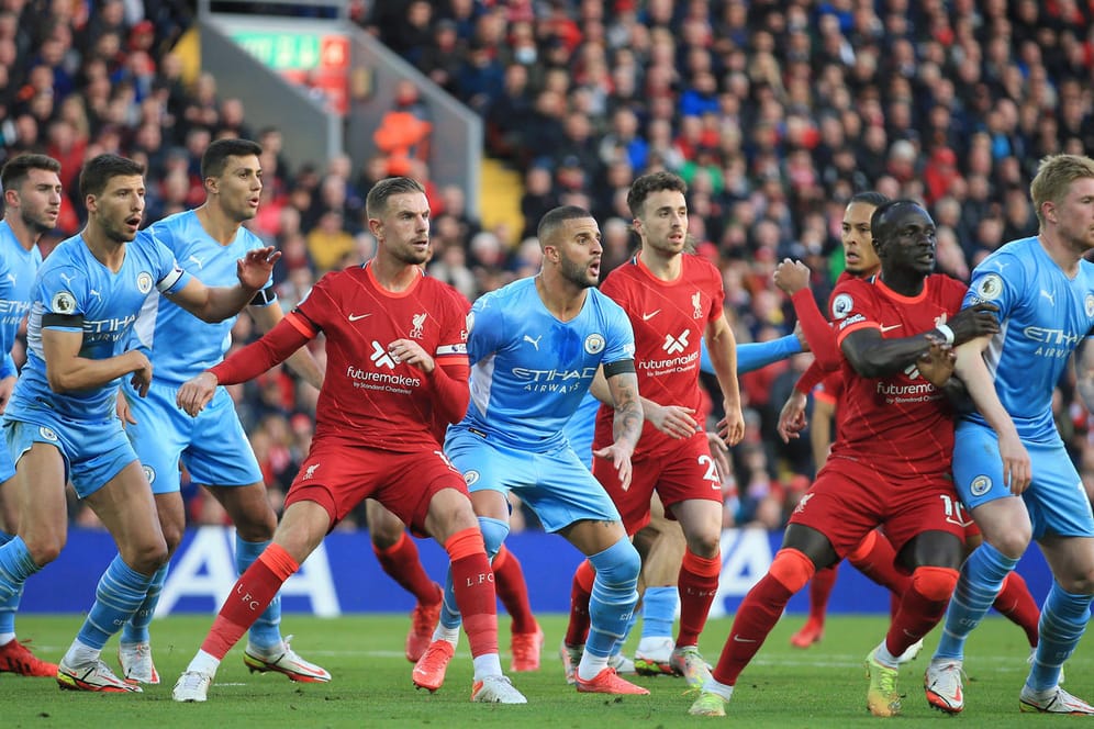 Topspiel in England: Die Partie Liverpool gegen Manchester City endete 2:2. Auf der Haupttribüne soll es dabei zu einem unschönen Vorfall gekommen sein.