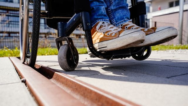 Rollstuhl-Parcours - der zähe Weg zur Barrierefreiheit