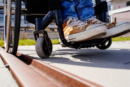 Rollstuhl-Parcours - der zähe Weg zur Barrierefreiheit