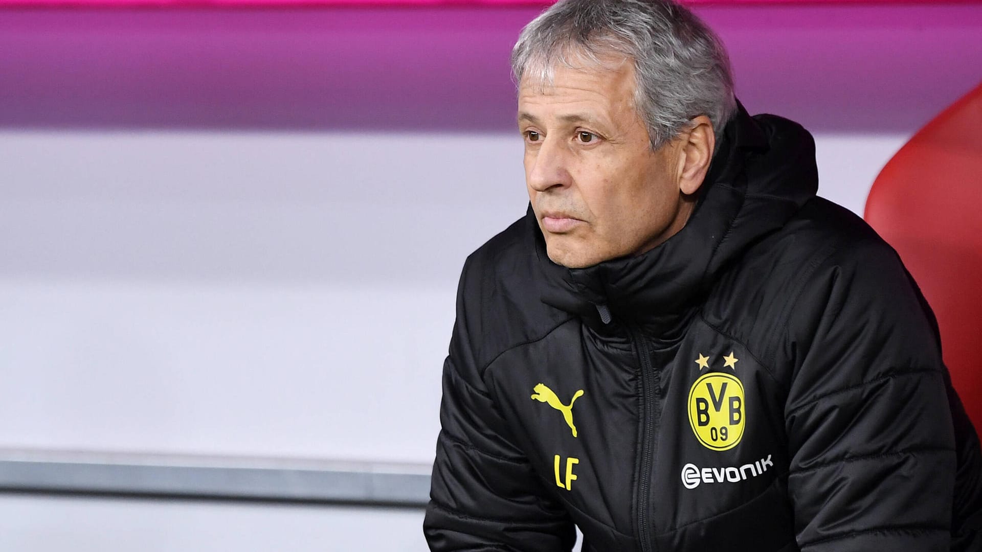 Lucien Favre: 27 Monate war der gebürtige Schweizer zuletzt Trainer von Borussia Dortmund. Doch im Dezember vergangenen Jahres war Schluss. Immerhin 110 Spiele stand der oft kritisierte Coach an der Seitenlinie, mehr Einsätze auf der Trainerbank hatte er nur bei Borussia Mönchengladbach (2011 bis 2015) und dem FC Zürich (2003 bis 2007).