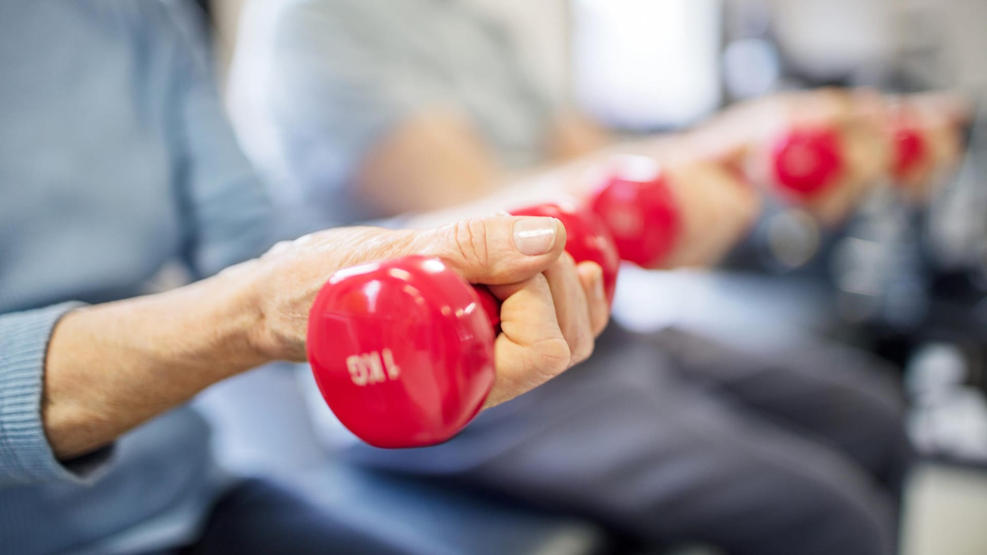 Muskeltraining: Regelmäßige Einheiten können das Osteoporose-Risiko senken.