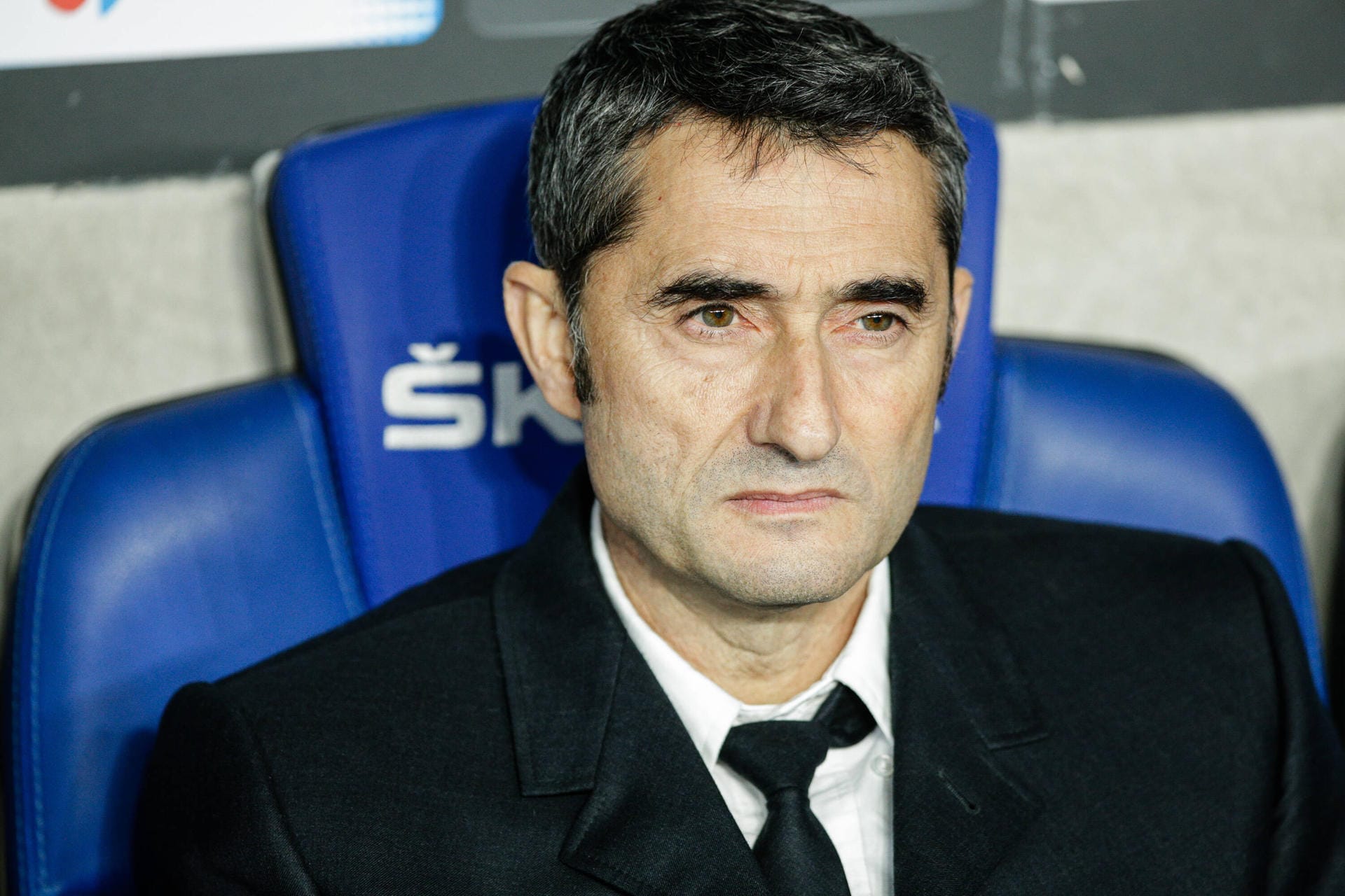 Ernesto Valverde: Der Spanier hat sowohl die guten, als auch die schlechten Zeiten beim FC Barcelona mitbekommen. Er stand für 145 Spiele an der Seitenlinie, coachte auch Lionel Messi. Von Juli 2017 bis Januar 2020 war Valverde Cheftrainer. Eine frühe Niederlage im spanischen Supercup besiegelte das Ende seiner Ära.