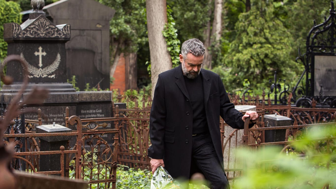 Friedhof: Trauer findet nicht nur in Gedanken statt – auch der Körper leidet.