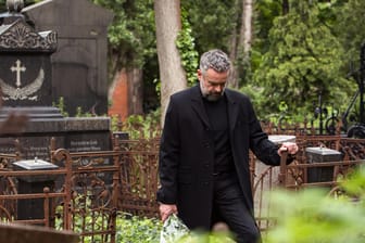 Friedhof: Trauer findet nicht nur in Gedanken statt – auch der Körper leidet.