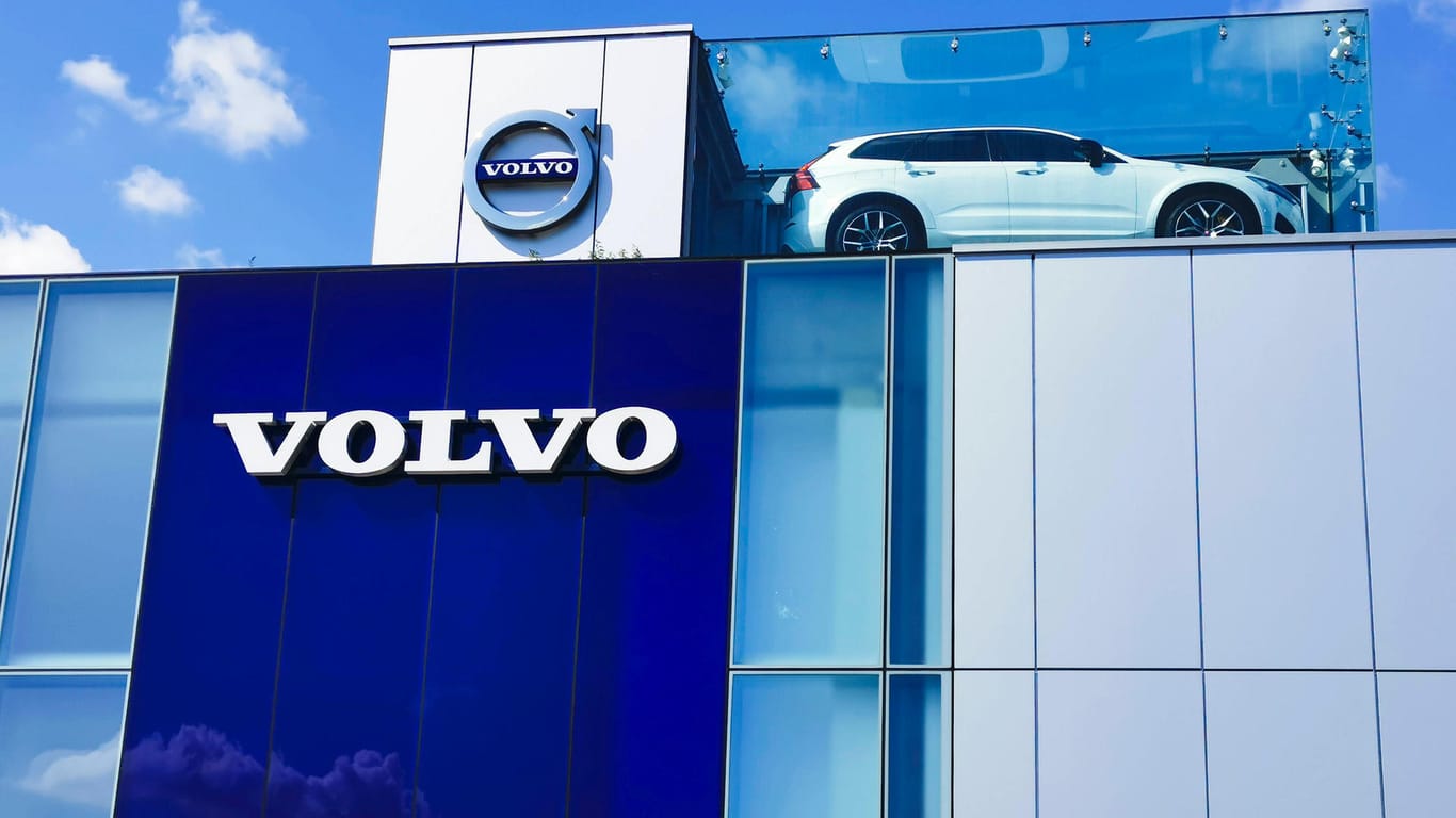 Ein Volvo-Autohaus (Symbolbild): Der schwedische Autobauer will an die Börse.