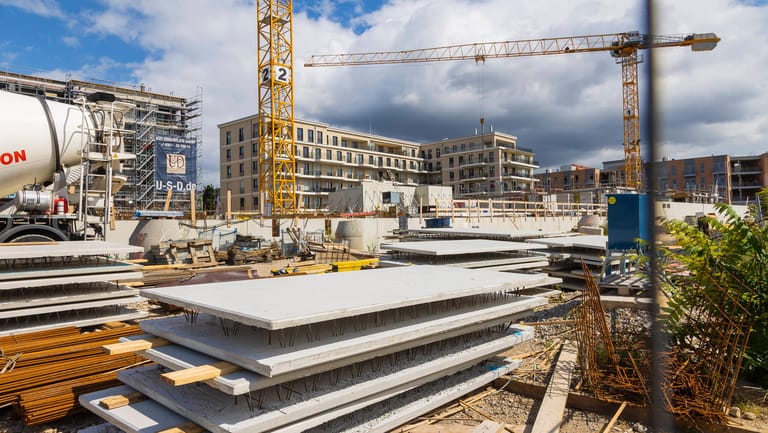 Eine Baustelle in Dresden (Symbolbild): Baumaterial wird immer teurer.