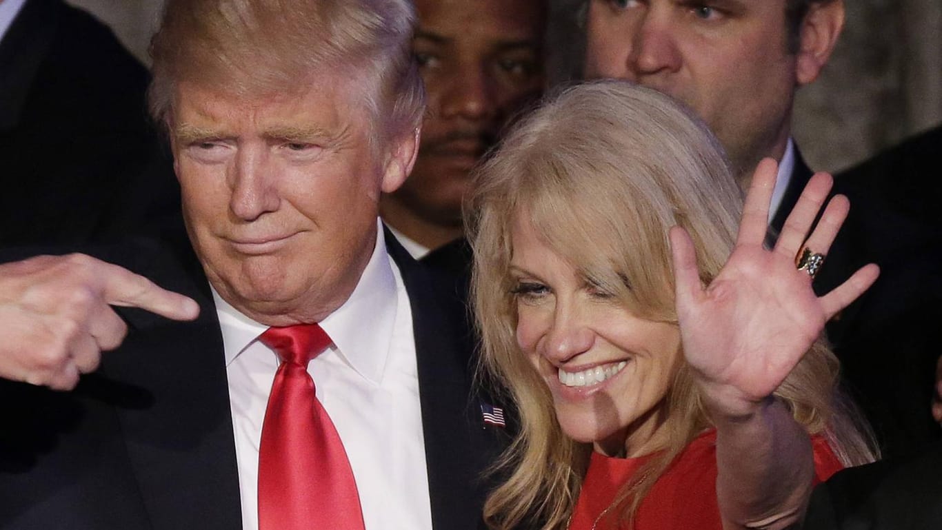 Donald Trump und Kellyanne Conway nach dem Wahlsieg 2016: Sie war damals seine Wahlkampfmanagerin.