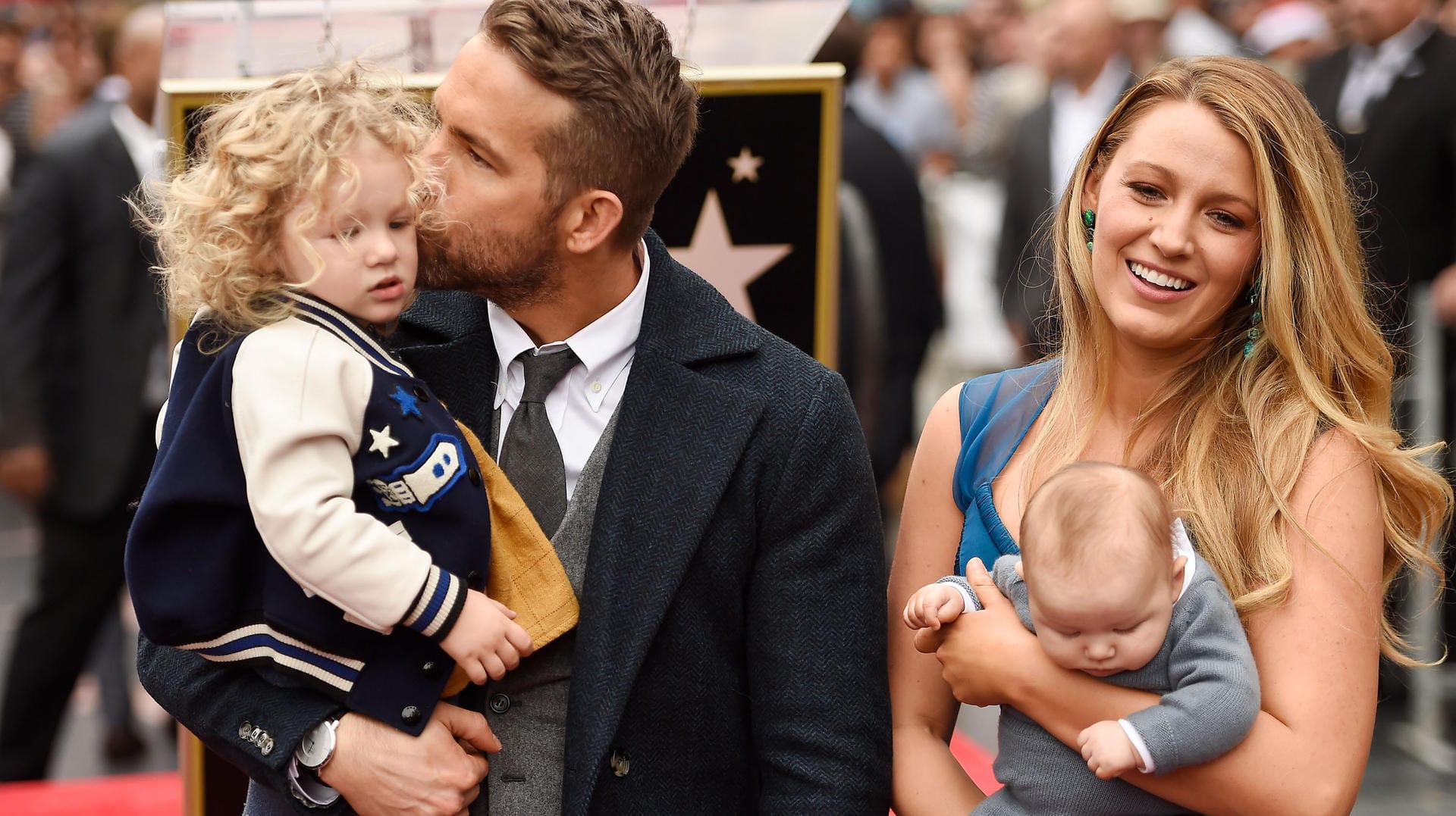 Ryan Reynolds und Blake Lively bei einem Hollywood-Event im Dezember 2016 mit der damals zweijährigen James und Baby Inez.