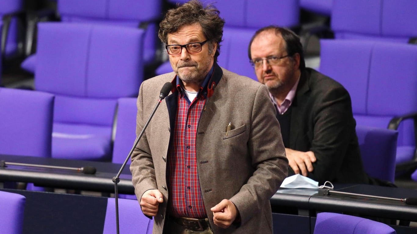 Diether Dehm im Bundestag: Der ehemalige Abgeordnete kritisiert auch, dass "Sputnik V" in Deutschland nicht zugelassen ist.