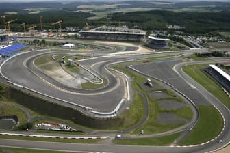 Der Nürburgring von oben: An veranstaltungsfreien Tagen wird er für Touristenfahrten freigegeben.