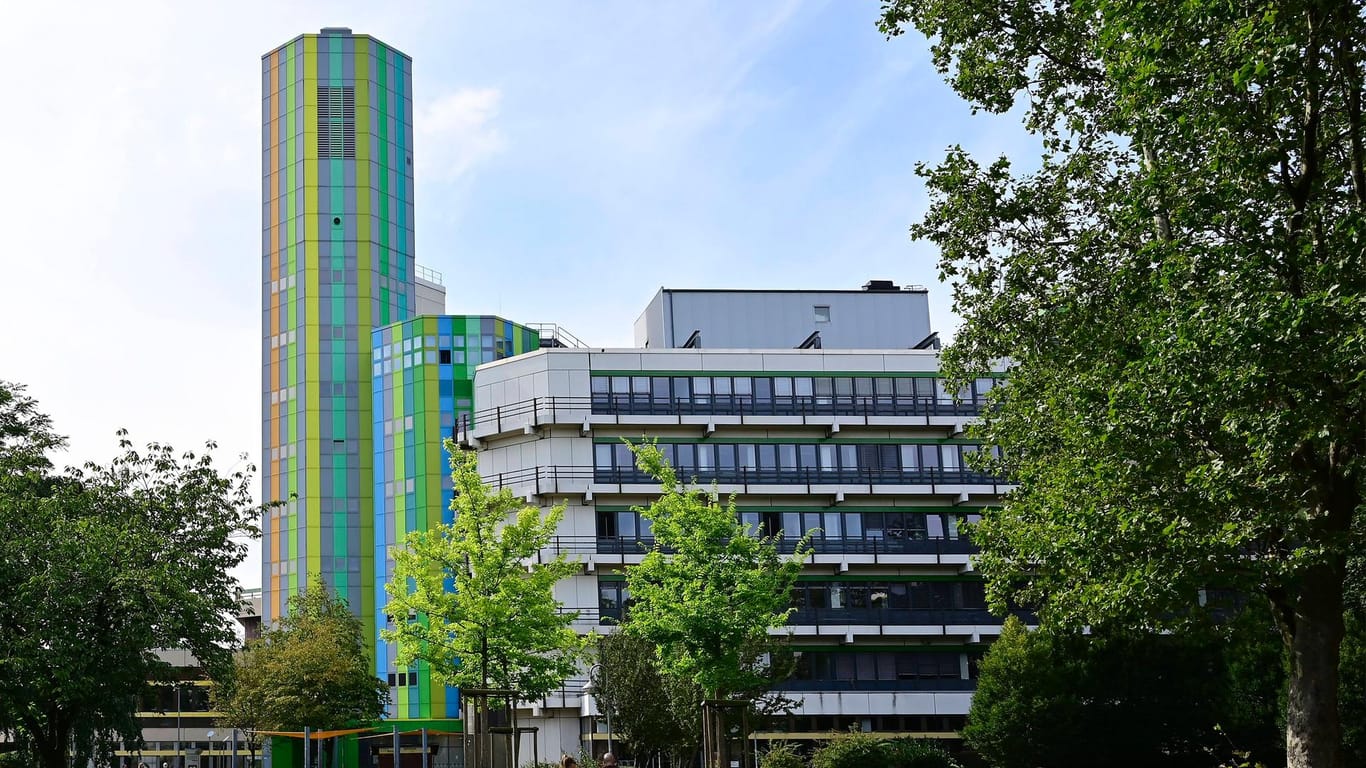 Die Universität Duisburg-Essen am Essener Campus (Symbolbild): Hier sollen sich Studierende Noten gekauft haben.