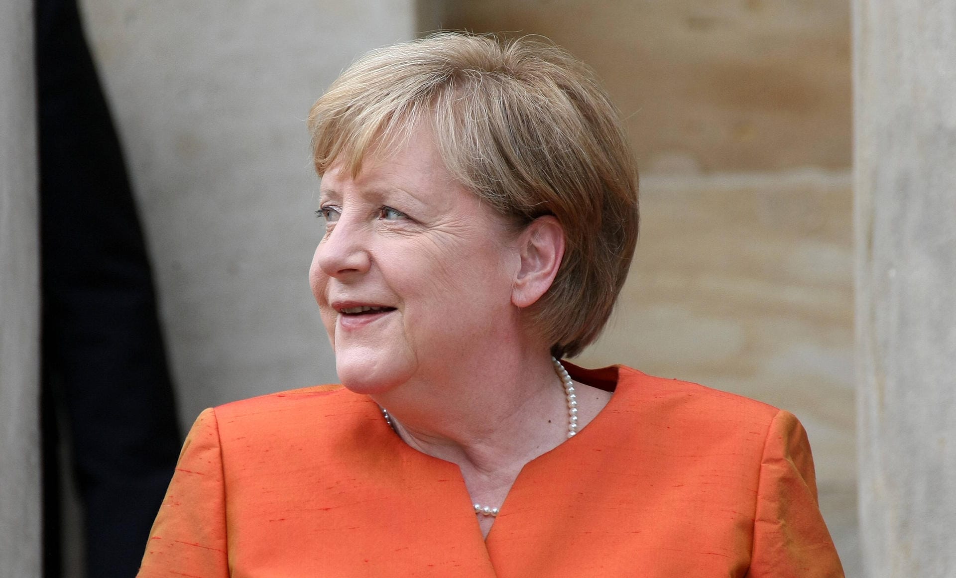 Angela Merkel (CDU), 31 Dienstjahre: Auch der Kanzlerin stehen 6.750 Euro Altersbezüge allein für ihre Abgeordnetentätigkeit zu. Hinzu kommen Bezüge für ihre Zeit als Ministerin und Kanzlerin. Der Bund der Steuerzahler geht insgesamt von rund 15.000 Euro aus.