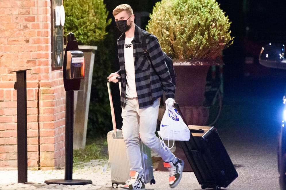 Timo Werner: Der Nationalspieler bei seiner Ankunft vor dem Hamburger Hotel.