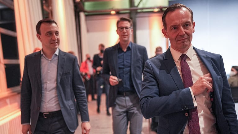 CDU-Generalsekretär Paul Ziemiak, sein CSU-Kollege Markus Blume und Volker Wissing von der FDP nach der Sondierung vom Sonntag: Die Freien Demokraten zeigten sich wenig begeistert von den Indiskretionen aus dem Unions-Teilnehmerfeld.