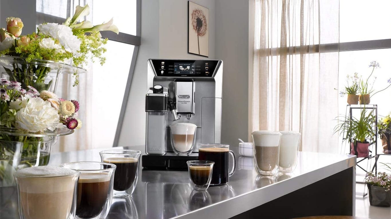 Für Genießer: Der Kaffeevollautomat von De'Longhi ist heute über 100 Euro reduziert.