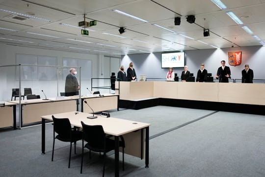 Prozess gegen frühere KZ-Sekretärin