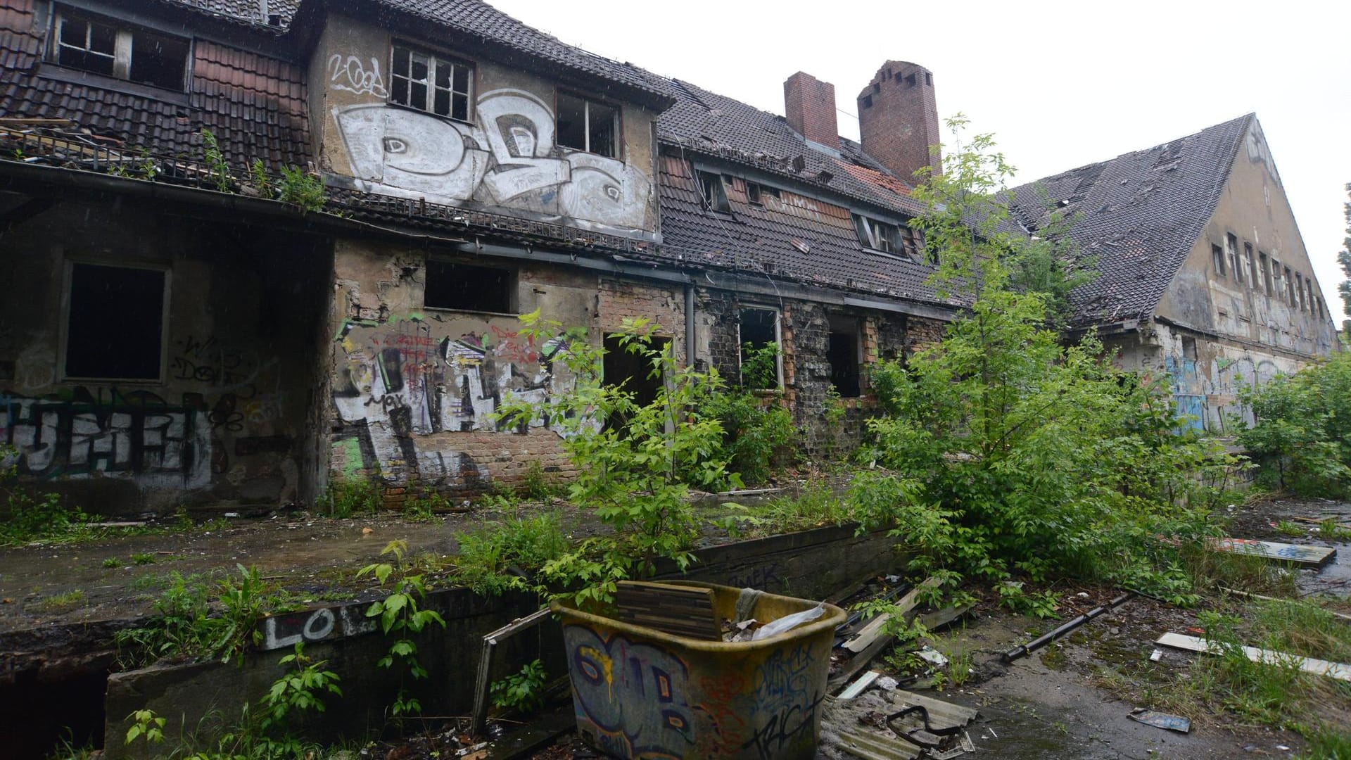 Das Kinderkrankenhaus in Weißensee: Seit 1997 steht das Gebäude leer und verfällt nach und nach.