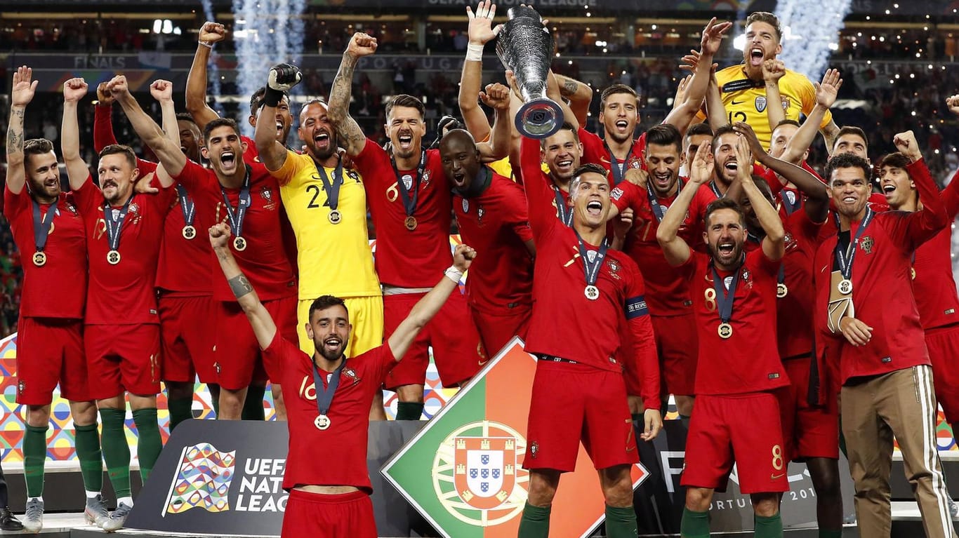 Cristiano Ronaldo stemmt den Nations-League-Pokal in den Nachthimmel von Porto – 2021 wird jedoch ein anderes Team jubeln.