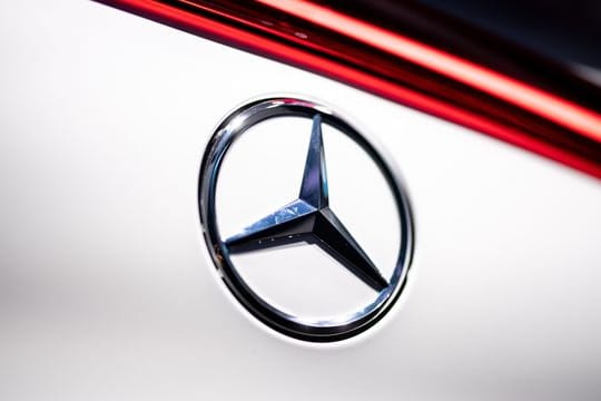 Wegen der weltweiten Chipkrise können Kunden bei Mercedes-Benz Autos mit reduzierter Ausstattung zu einem günstigeren Preis kaufen.