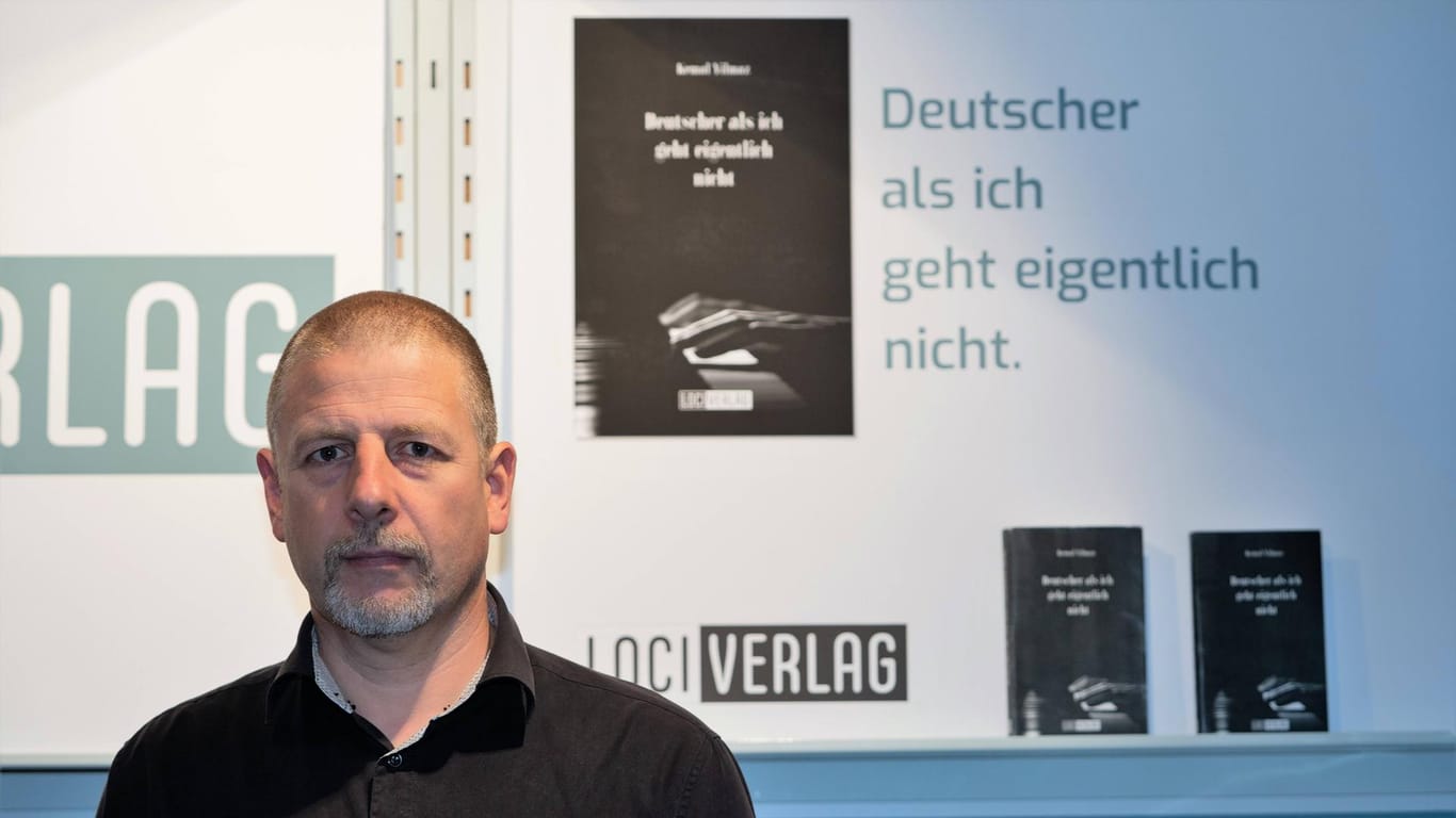 Götz Kubitschek auf der Frankfurter Buchmesse: Er gibt sich nach der Einstufung seines Instituts als rechtsextrem trotzig.