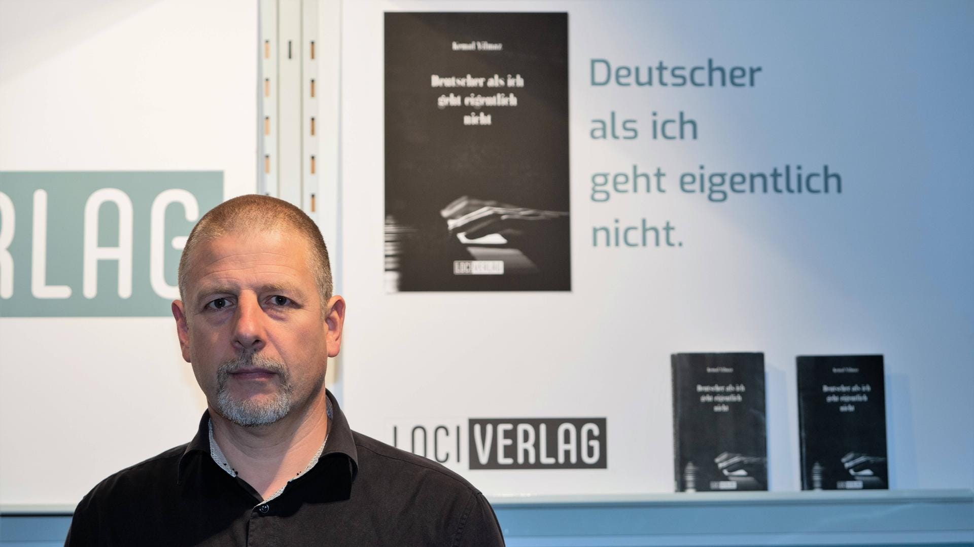 Götz Kubitschek auf der Frankfurter Buchmesse: Er gibt sich nach der Einstufung seines Instituts als rechtsextrem trotzig. Götz Kubitschek auf der Frankfurter Buchmesse: Er gibt sich nach der Einstufung seines Instituts als rechtsextrem trotzig.