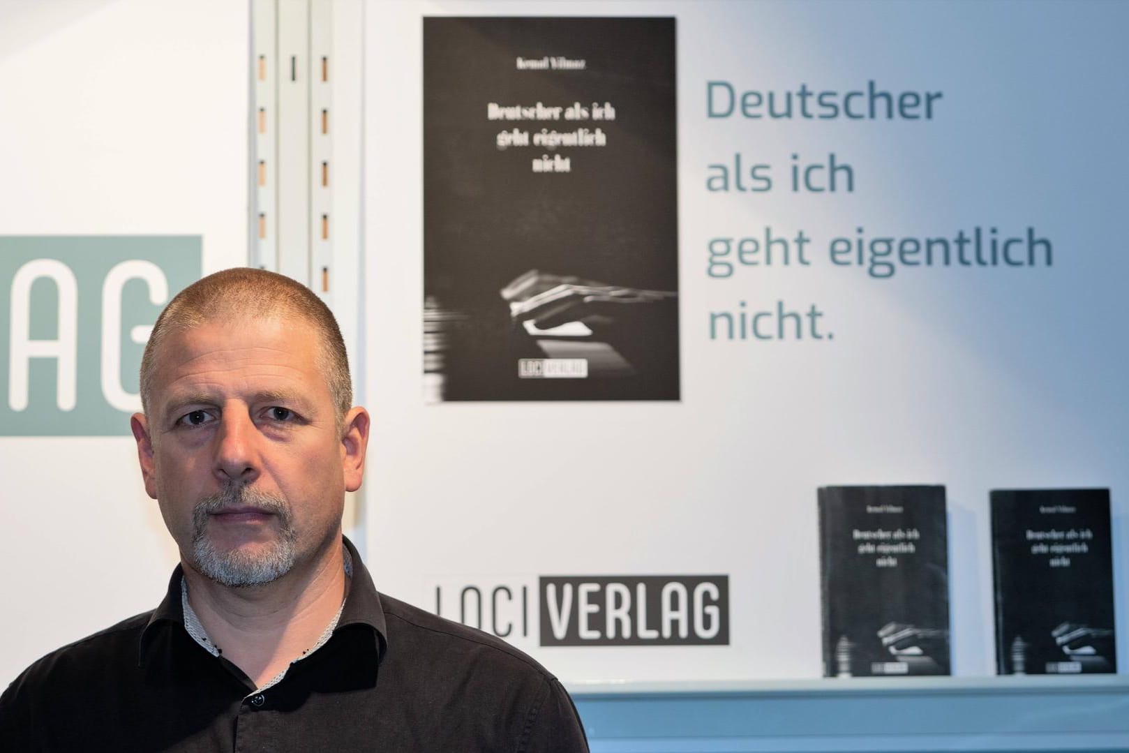 Götz Kubitschek auf der Frankfurter Buchmesse: Er gibt sich nach der Einstufung seines Instituts als rechtsextrem trotzig.