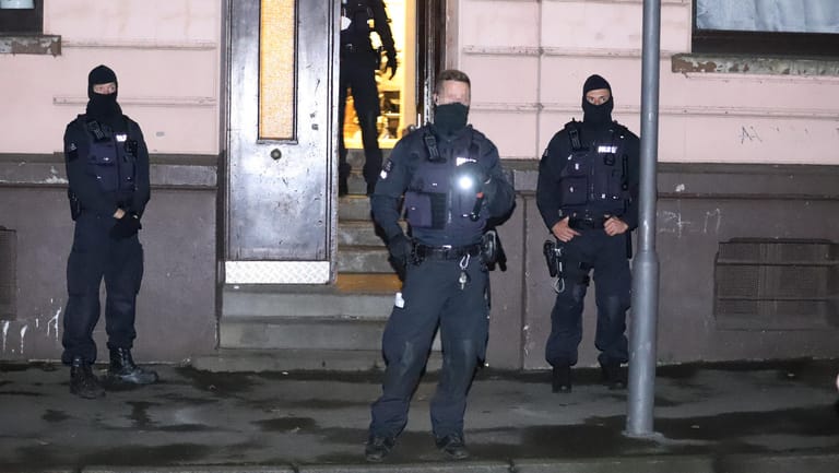 Wuppertal in NRW: Bei einer Großrazzia wurden elf Haftbefehle vollstreckt.