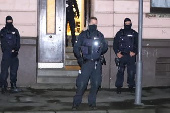 Wuppertal in NRW: Bei einer Großrazzia wurden elf Haftbefehle vollstreckt.