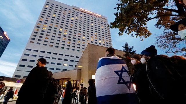 Demonstration vor dem Hotel Westin Leipzig