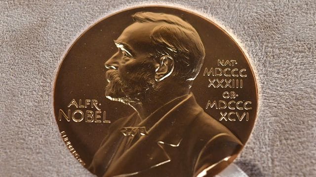 Archivfoto einer Nobelmedaille. Archivfoto einer Nobelmedaille.