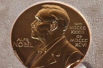 Archivfoto einer Nobelmedaille.