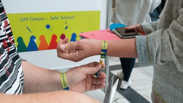 Armbänder für Geimpfte und Genesene an Hochschulen in Hannover Armbänder für Geimpfte und Genesene an Hochschulen in Hannover