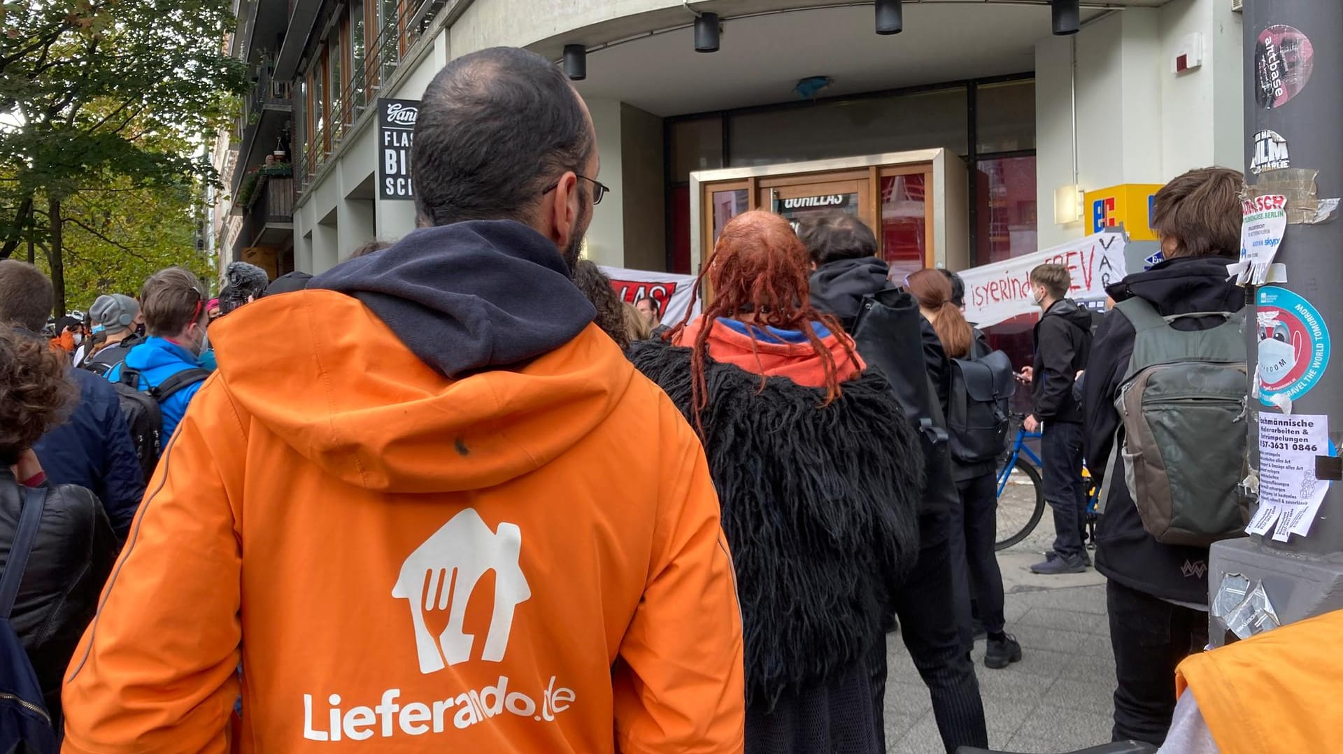 Nicht nur Gorillas ist betroffen: Solidarität unter den Fahrradkurieren.