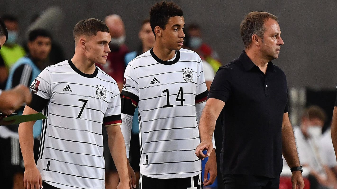 Florian Wirtz (l.) und Jamal Musiala sind im DFB-Kader von Trainer Hansi Flick fest eingeplant.