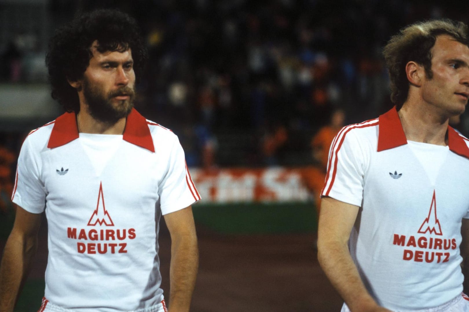 Paul Breitner und Uli Hoeneß zusammen im Trikot des FC Bayern (v.l., Archivfoto, 1978): Das Verhältnis der beiden Fußball-Ikonen galt jahrelang als gestört.