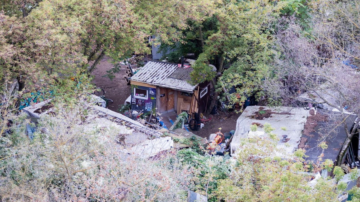 Eine Hütte ist auf dem Gelände des links-autonomen Wohnprojekts und Kulturzentrums "Köpi" zu sehen: Bewohner kündigten Widerstand gegen die anstehende Räumung an.